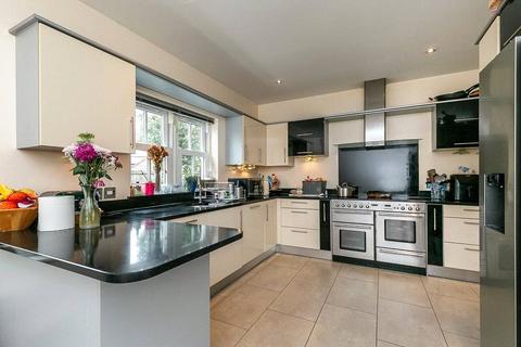 6 bedroom detached house to rent, Netherne Drive, Coulsdon, CR5