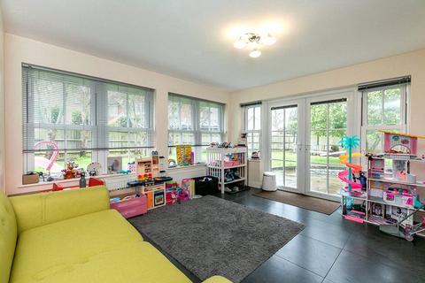 6 bedroom detached house to rent, Netherne Drive, Coulsdon, CR5