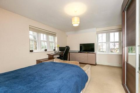 6 bedroom detached house to rent, Netherne Drive, Coulsdon, CR5
