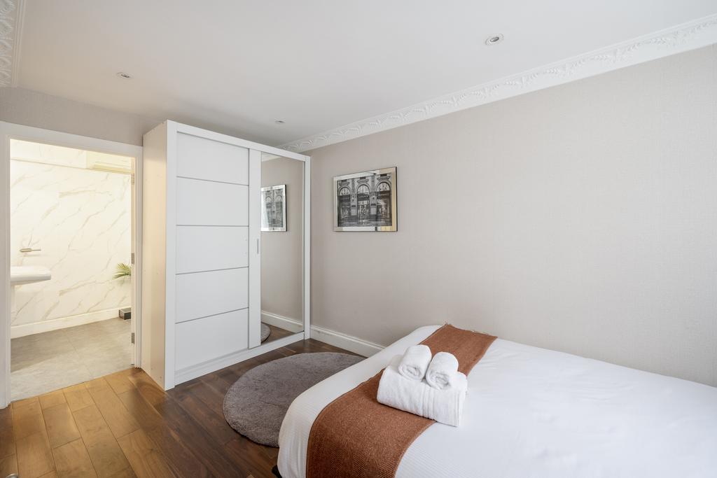 The Private Realtor-17 Ovington Mews-11 Lo