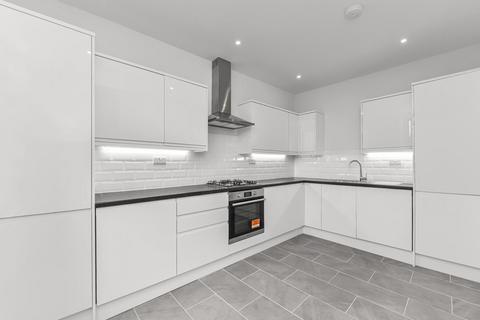 3 bedroom flat to rent, High Road Wembley Middlesex