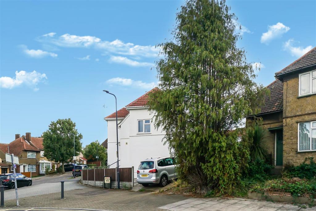56 Attewood Avenue - 8l GUtltnp72m XVa3 OFZh.jpg