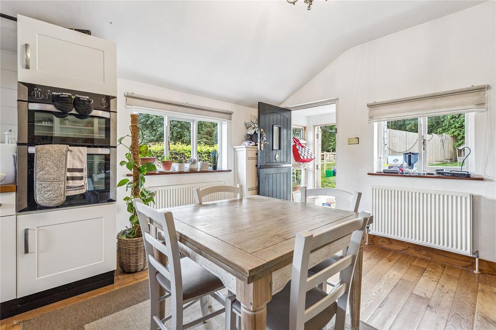 Kitchen/B&#39;fast Room