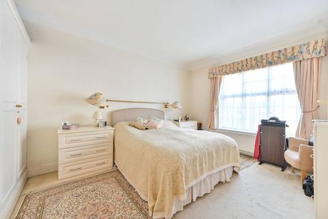 3 bedroom flat for sale, Kensington High Street, High Street Kensington, London, W8