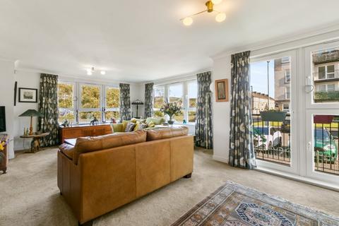 2/2, 4 Denny Crescent, Dumbarton, G82 1JL