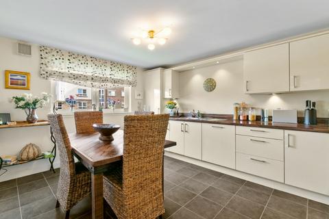 2/2, 4 Denny Crescent, Dumbarton, G82 1JL