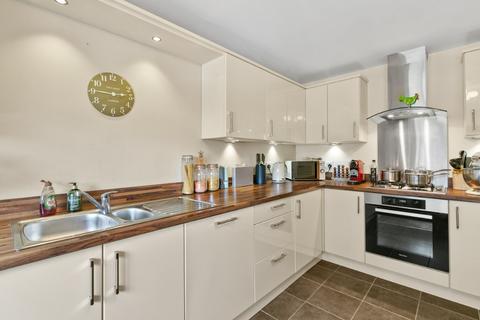 2/2, 4 Denny Crescent, Dumbarton, G82 1JL
