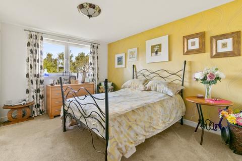 2/2, 4 Denny Crescent, Dumbarton, G82 1JL