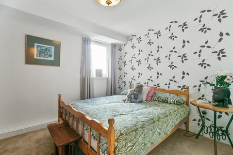 2/2, 4 Denny Crescent, Dumbarton, G82 1JL