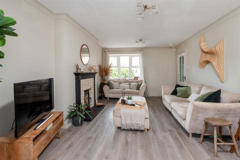 4 bedroom detached house for sale, Hopkins Way, Wellesbourne