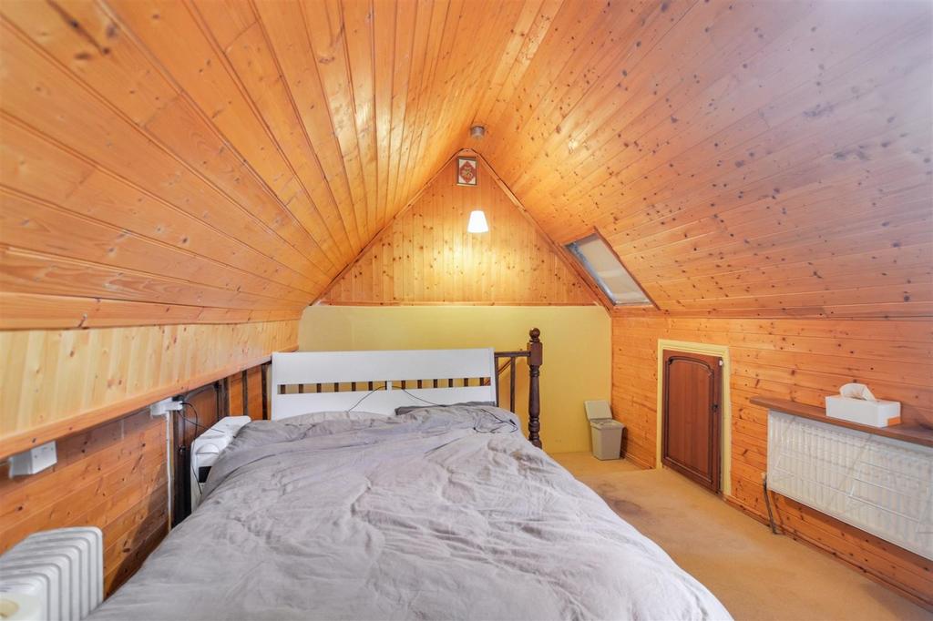 Bedroom 1 2.jpeg