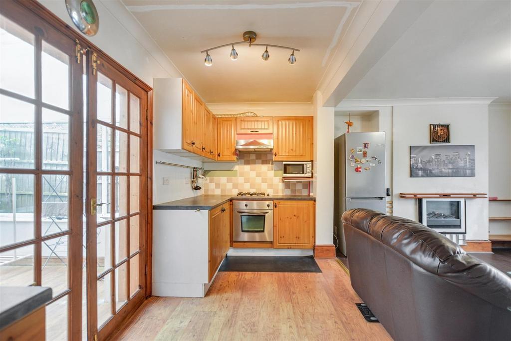 Kitchen 2.jpeg