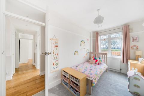 24 Fieldview, London, SW18 3HG