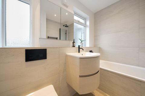 24 Fieldview, London, SW18 3HG