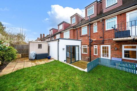 24 Fieldview, London, SW18 3HG