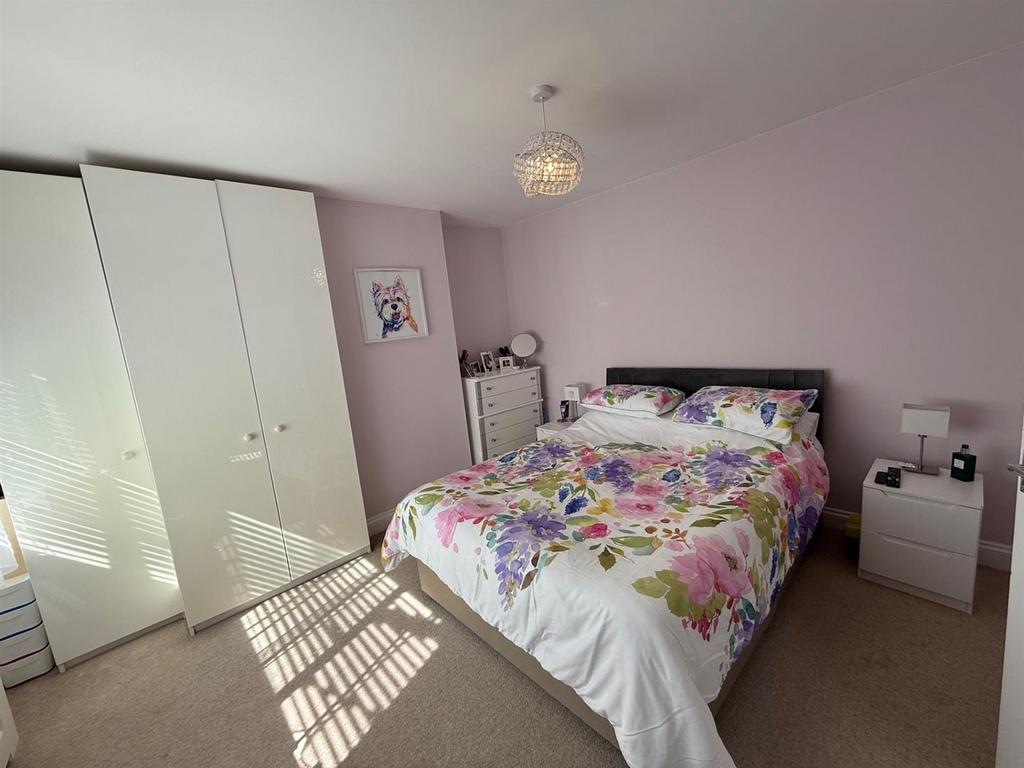 Bedroom 1.jpg