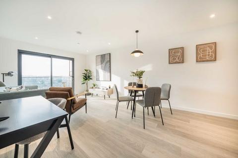 1 bedroom flat for sale, Plough Road, Battersea SW11