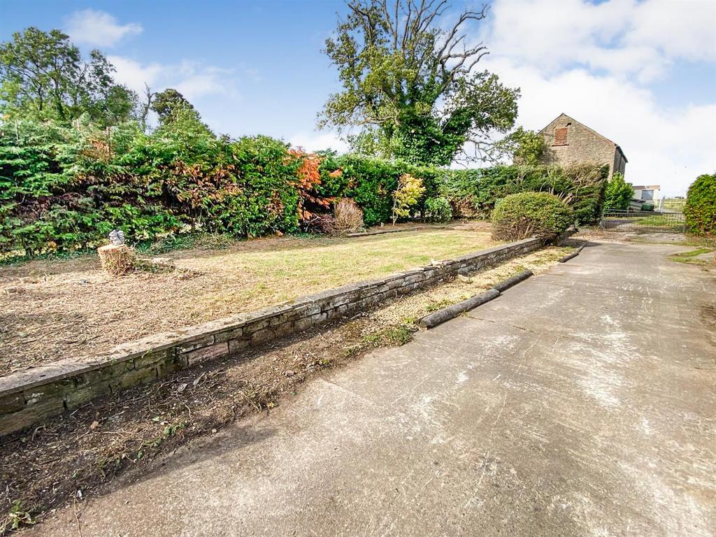 Farm House Side Garden &amp; Driveway