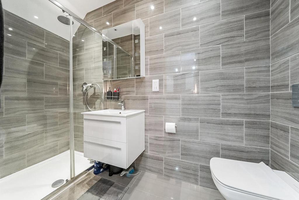 Ground shower room
