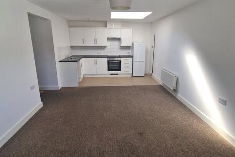 3 bedroom flat to rent, Park Crescent Place, Brighton BN2