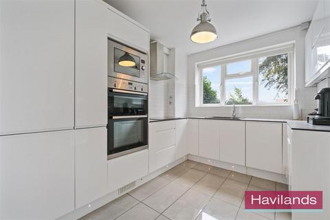 2 bedroom flat for sale, Winchmore Hill Road, London