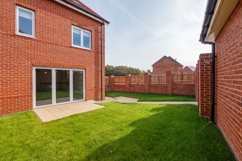 3 bedroom house to rent, at Cygnet Park, 11 Admiral Way, Camperdown NE12