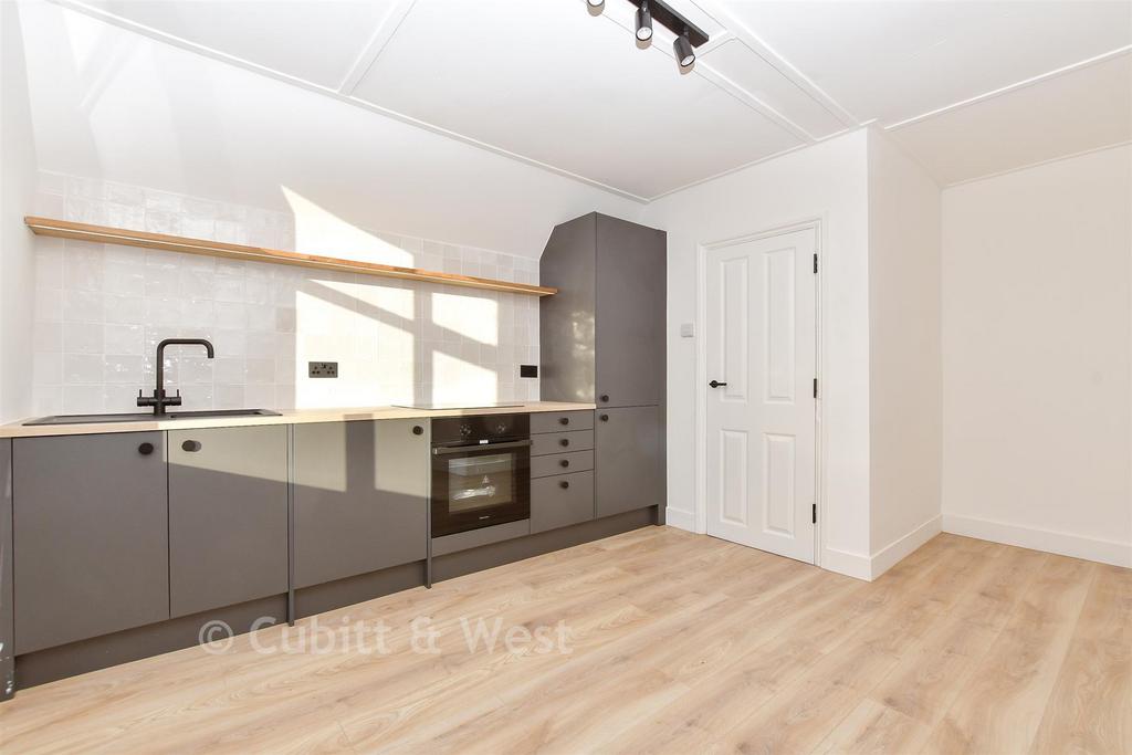 Kitchen/ Living Room