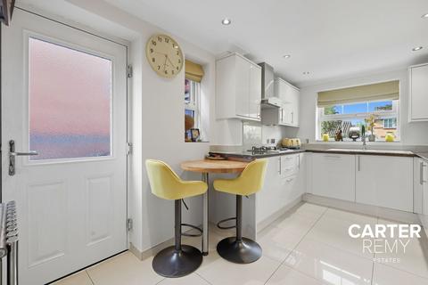 17 Bristowe Drive, Orsett, Grays, RM16 3DB