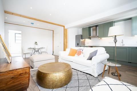 3 bedroom flat for sale, Elm Grove, London SW19