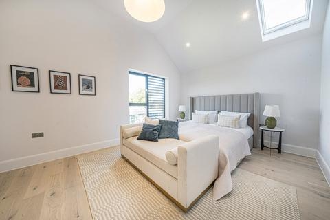 undefined, Mount Ephraim Road, London, Greater London, SW16