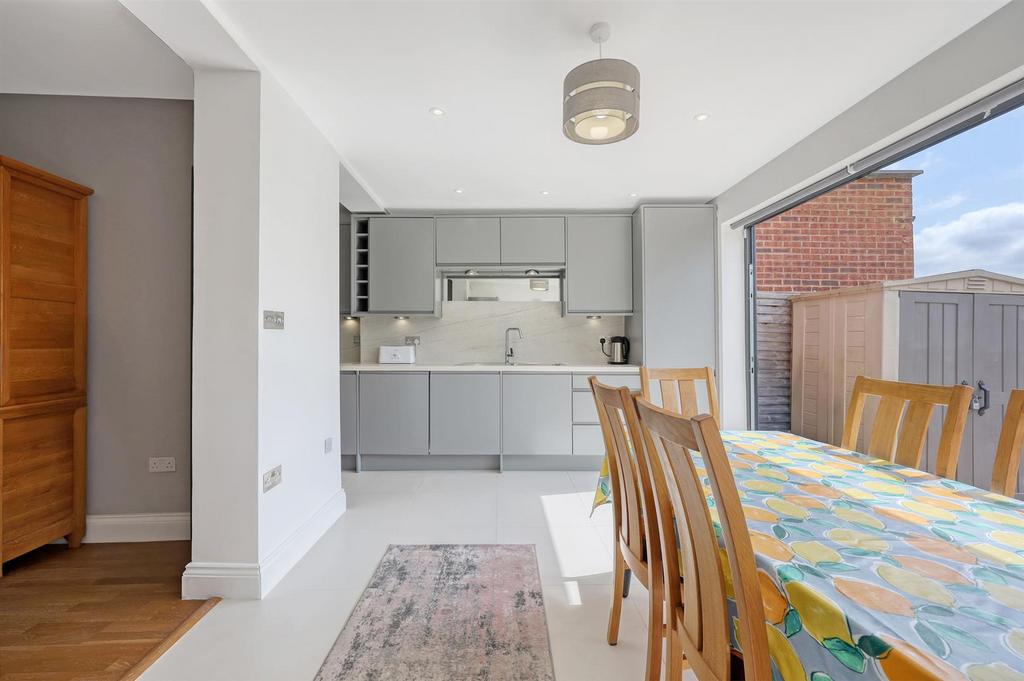 Kitchen/Dining Area