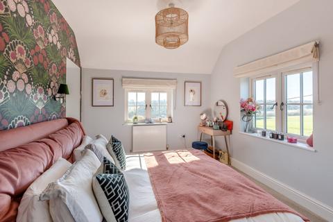 4 bedroom semi-detached house for sale, New Fiddlers Hill, Luton Road, Harpenden, Hertfordshire