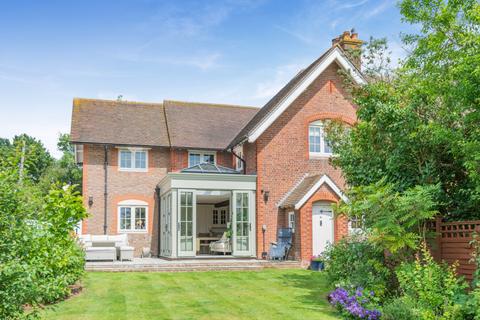 4 bedroom semi-detached house for sale, New Fiddlers Hill, Luton Road, Harpenden, Hertfordshire