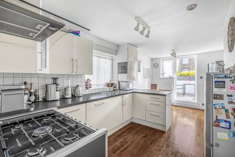 2 bedroom flat for sale, Ingelow Road, London SW8