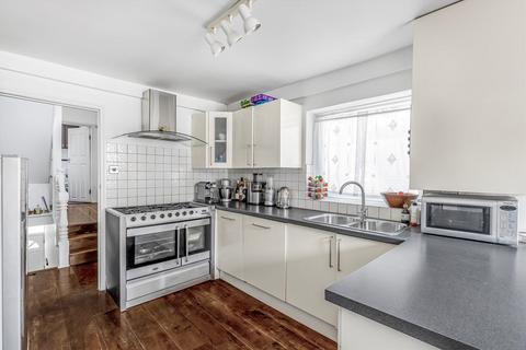 2 bedroom flat for sale, Ingelow Road, London SW8