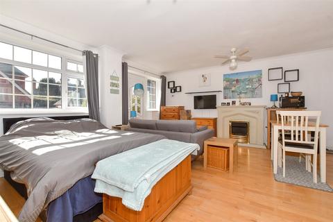 2 Aberdeen Close, Upstreet, Canterbury, CT3 4BX