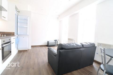 undefined, Park Street, Luton