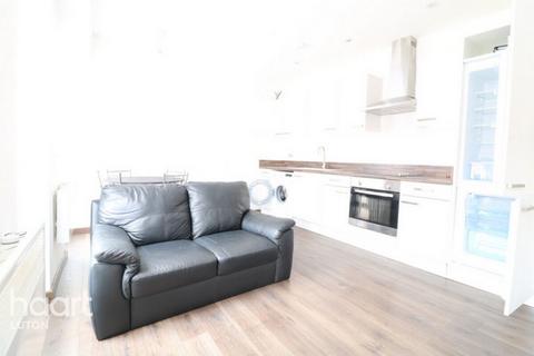 undefined, Park Street, Luton