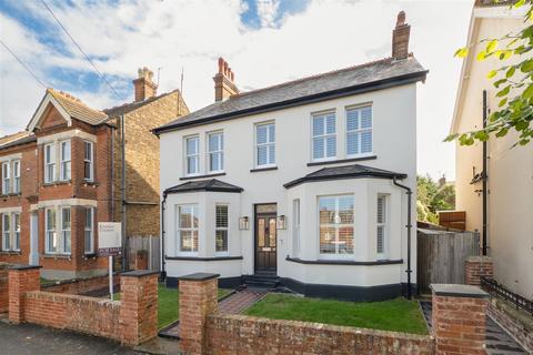 26 Downs Park, Herne Bay, CT6 6BZ