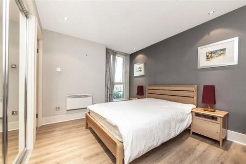 2 bedroom flat to rent, St. George Wharf, London SW8