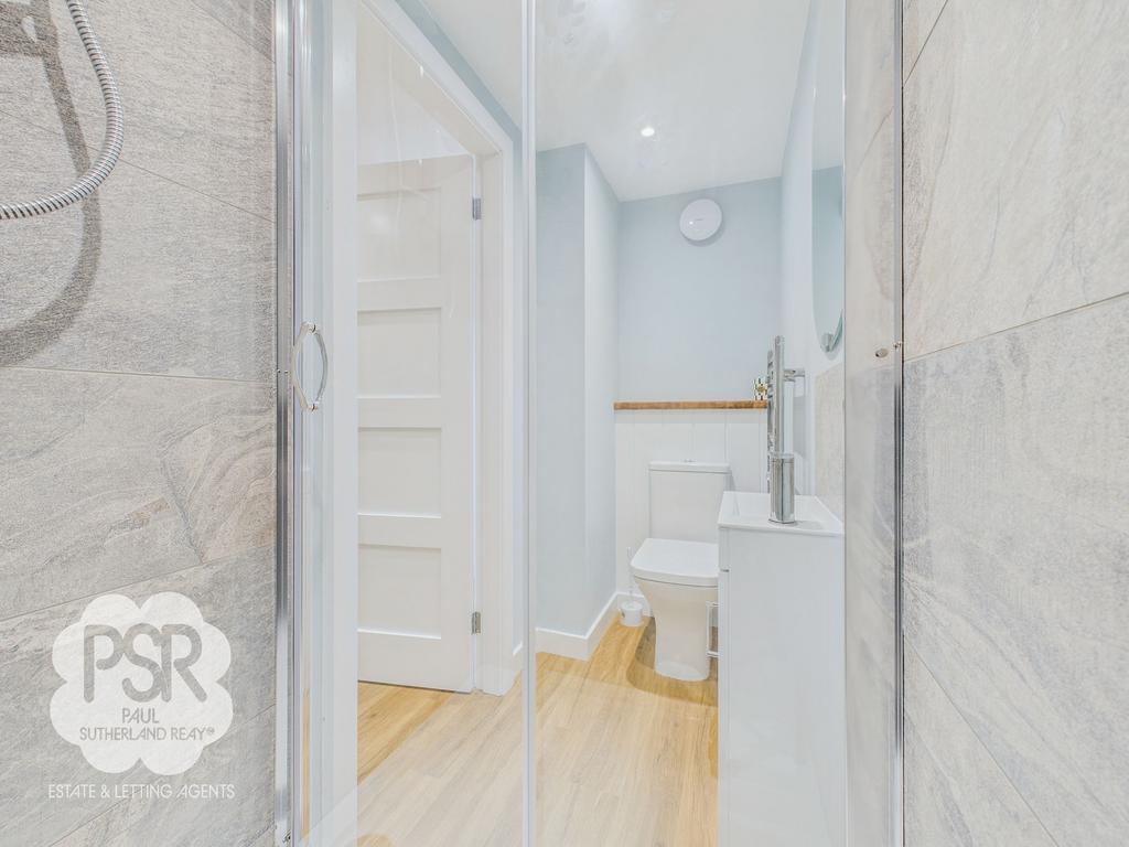 Lower Ground Floor Annexe Bathroom