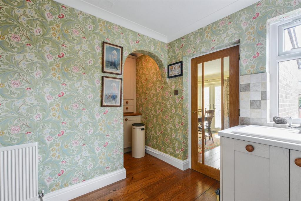 Kitchen 2.jpeg