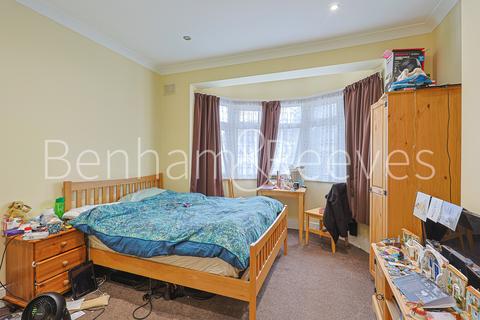 undefined, Uneeda Drive, Greenford UB6