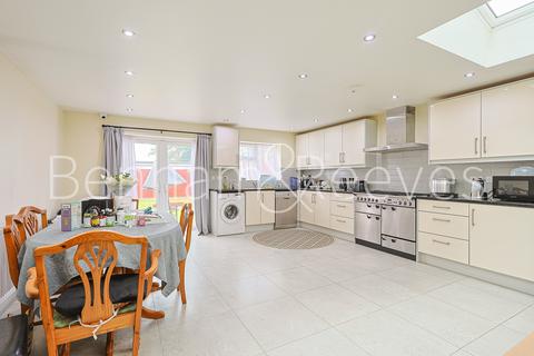 undefined, Uneeda Drive, Greenford UB6