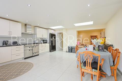 undefined, Uneeda Drive, Greenford UB6