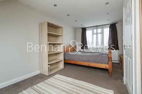 undefined, Uneeda Drive, Greenford UB6