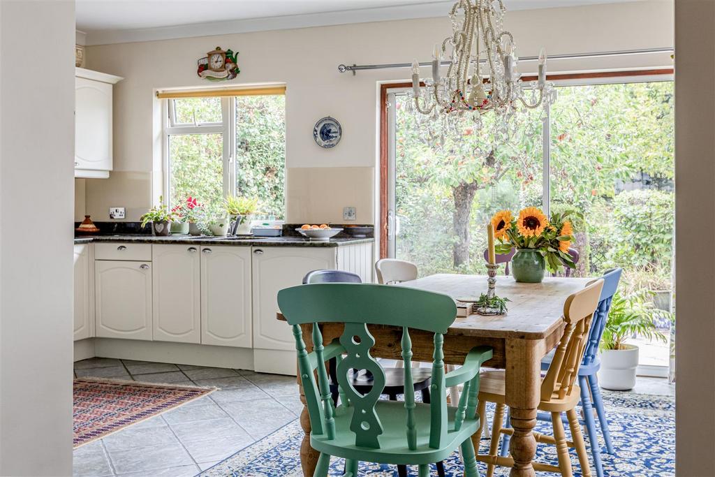 358 Molesey Road, KT12 3 PG - 14.jpg