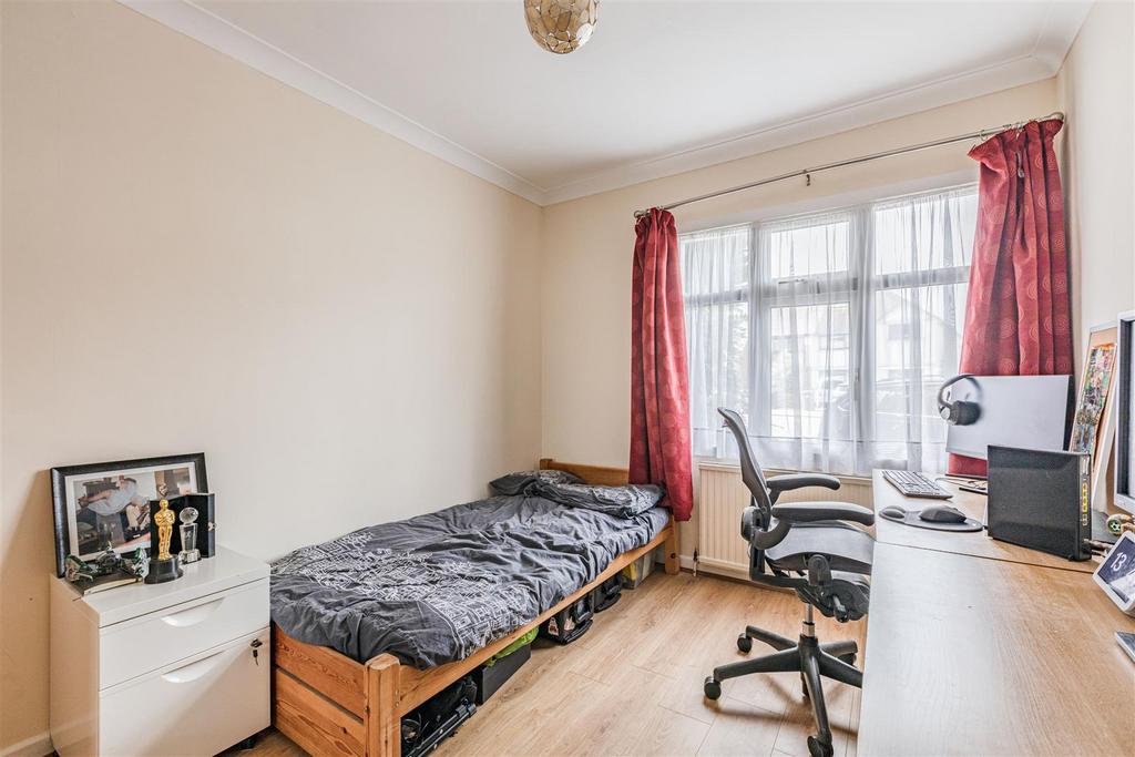 358 Molesey Road, KT12 3 PG - 3.jpg