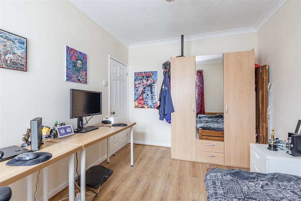 358 Molesey Road, KT12 3 PG - 4.jpg