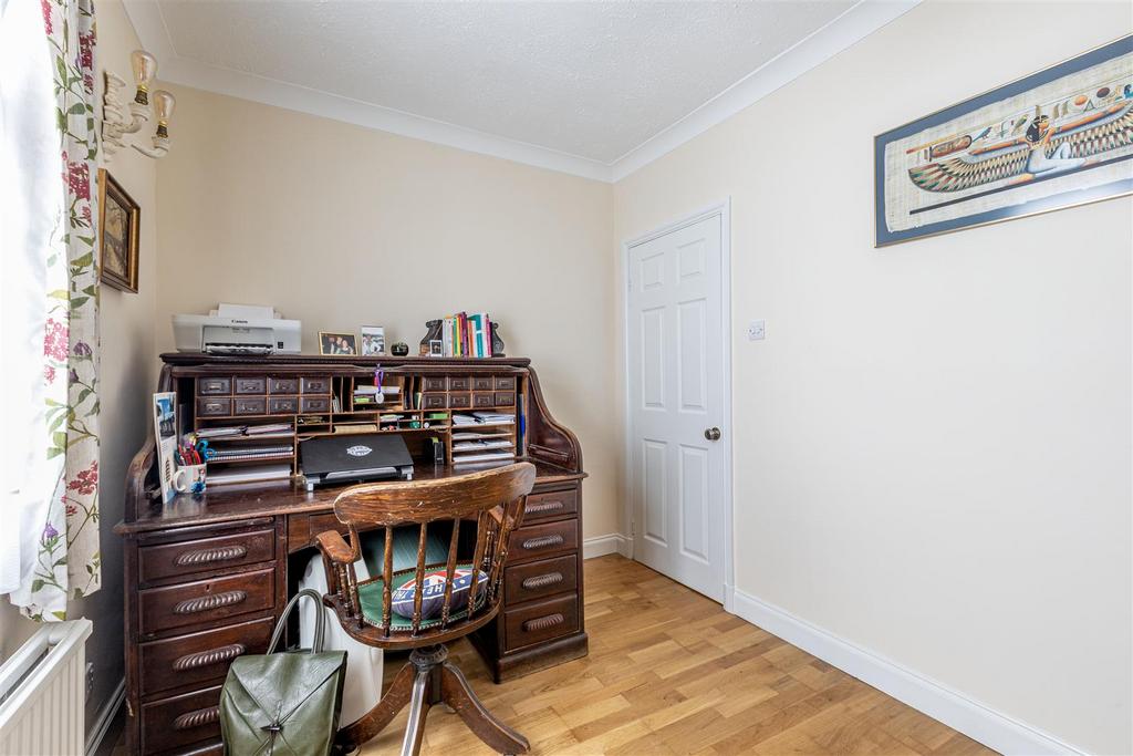 358 Molesey Road, KT12 3 PG - 10.jpg